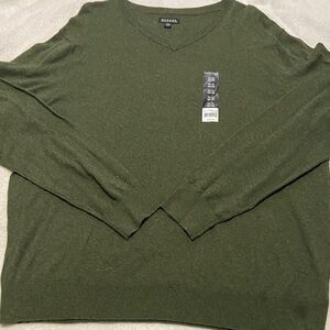 George Men's V-Neck Sweater in Olive